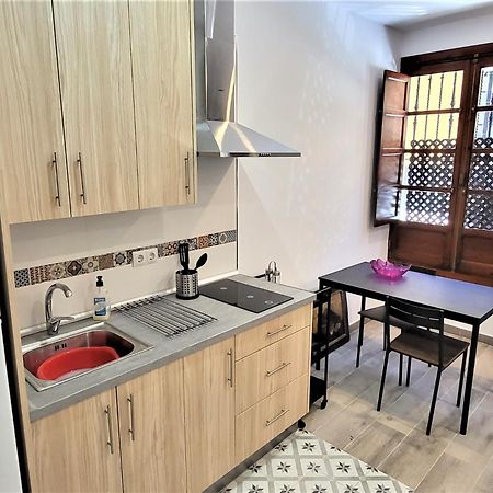 セビリアCasa Parras Basilicaアパートメント エクステリア 写真